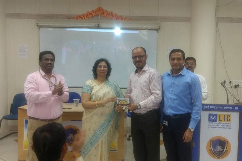 Tushar Wani Felicitated by SDM (Senior Divisional Manager Shri Tanuja Madam)